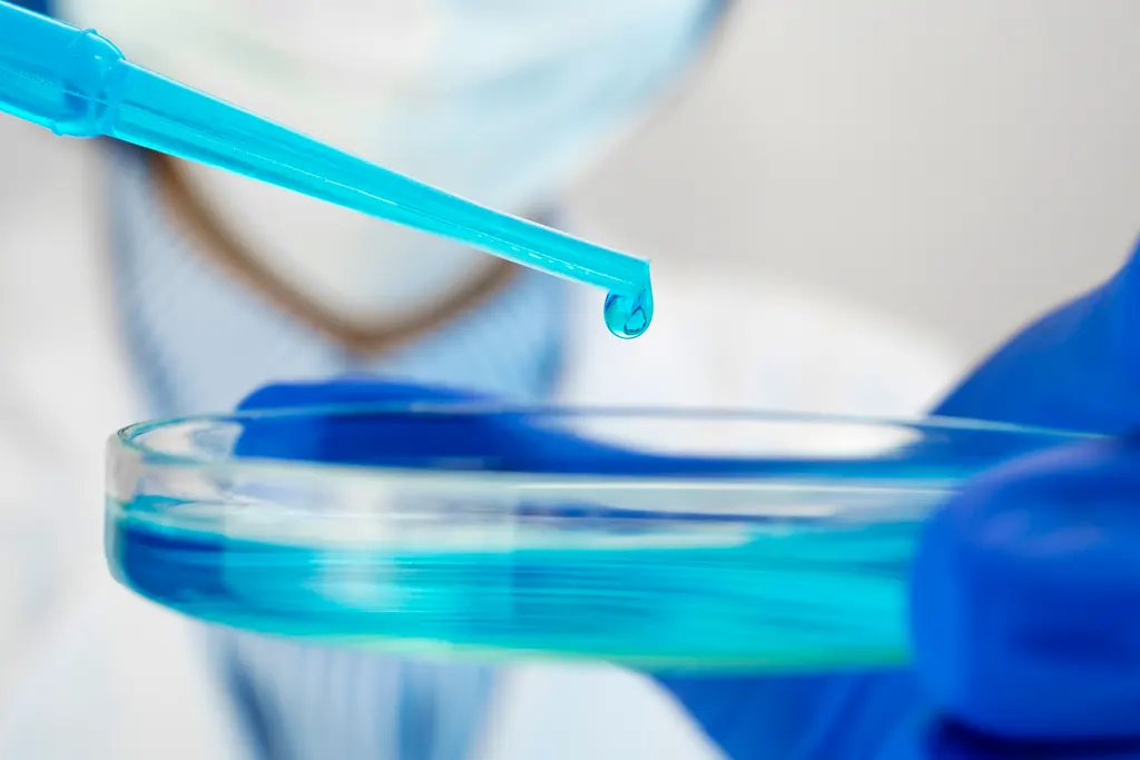 Analyse d'échantillon en laboratoire : les seuils de qualité des eaux grises recyclées évoluent avec l'annexe II révisée