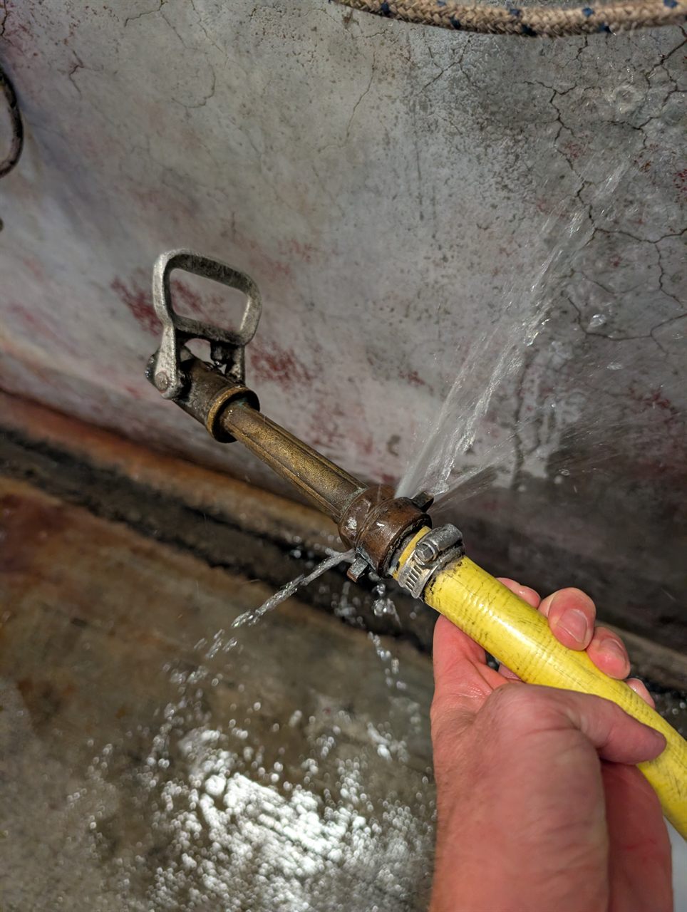 Fuite sur une lance de lavage en cave